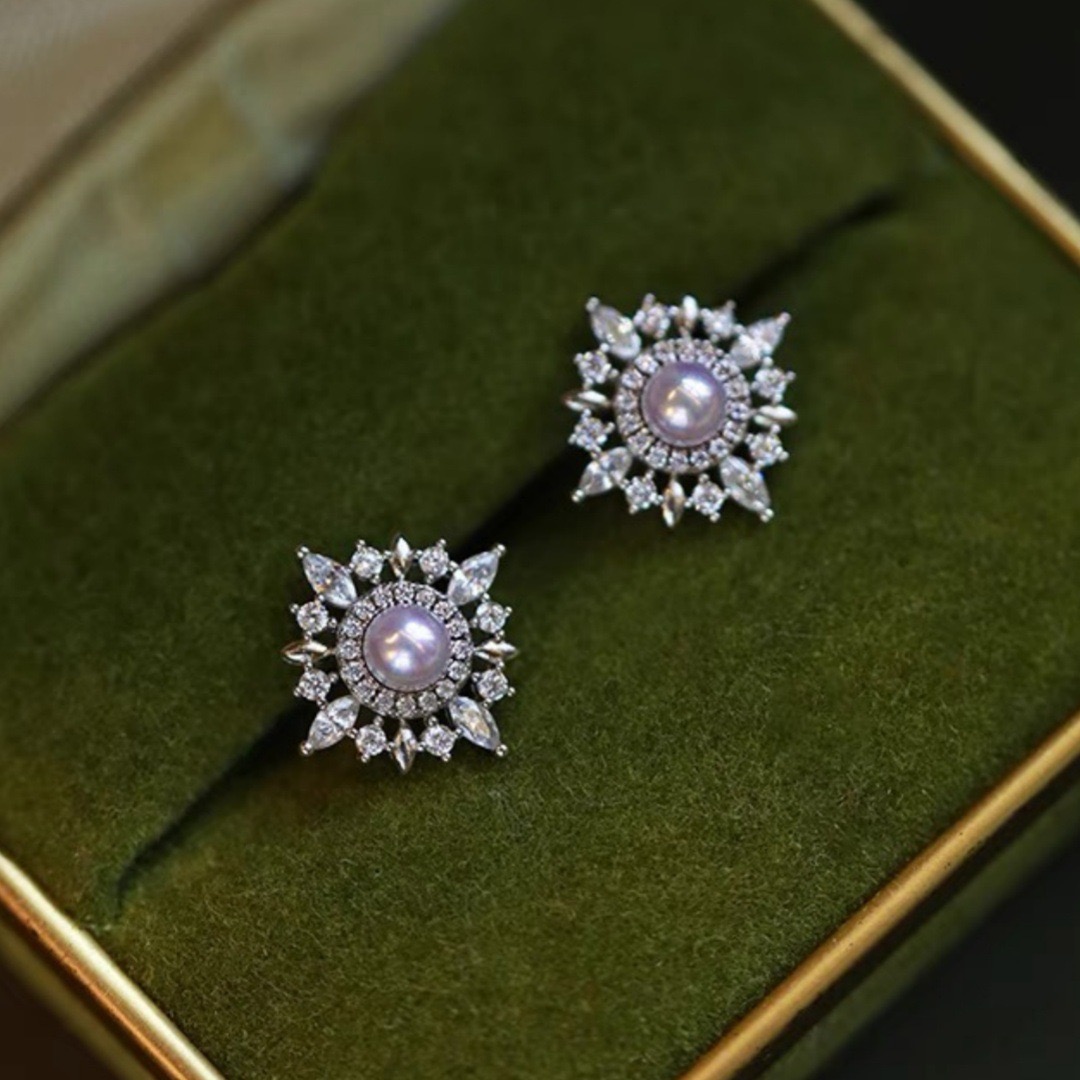 Vintage Fashion Center - Elegant Vintage Sunflower Stud Earrings for