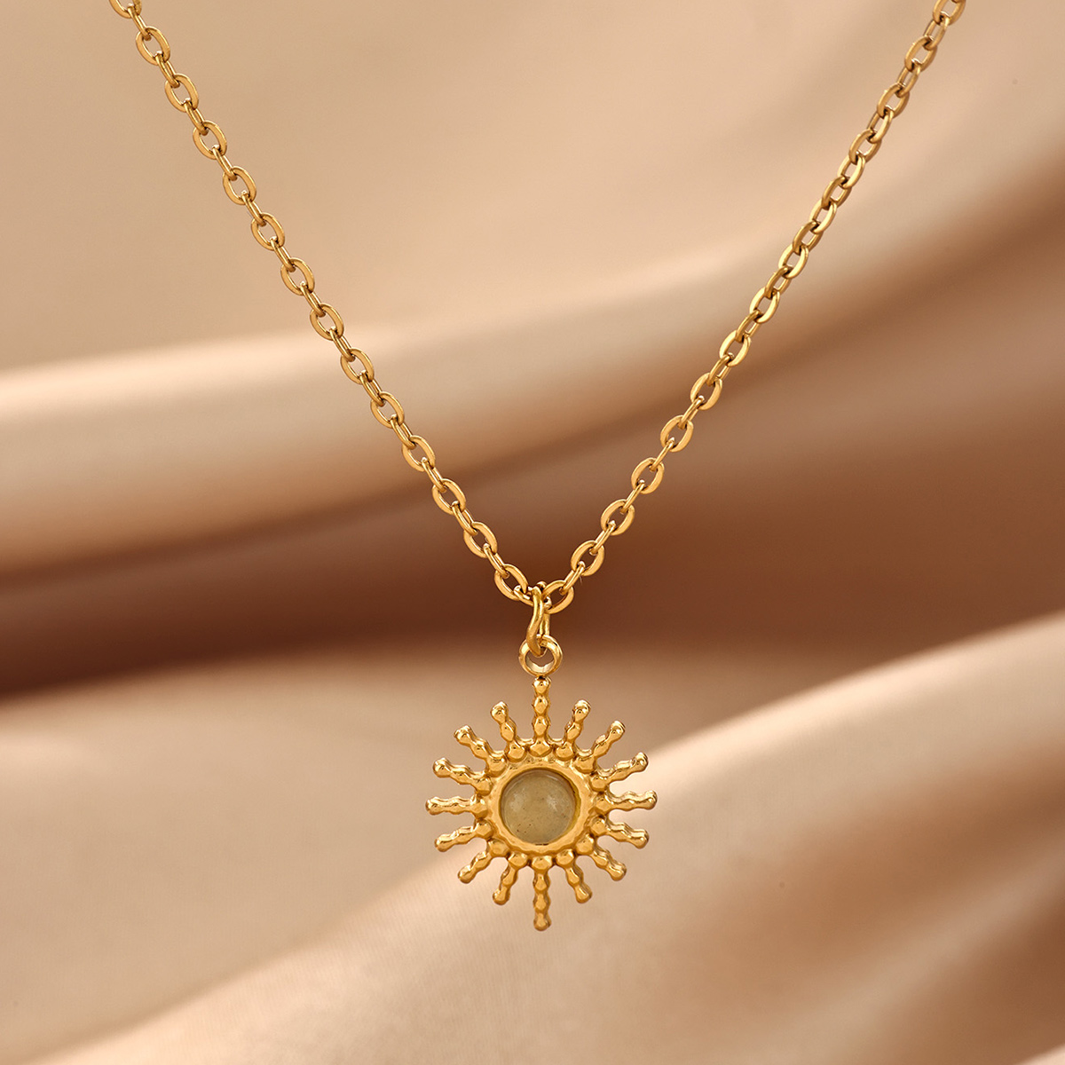 Vintage Textured Sun Charm Wit - Vintage Fashion Center 评论和价格